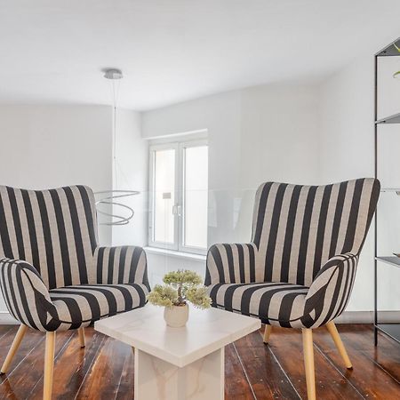 Apartament Ultra-Central Lux + Free Parking + Self Check-In Орадя Екстер'єр фото