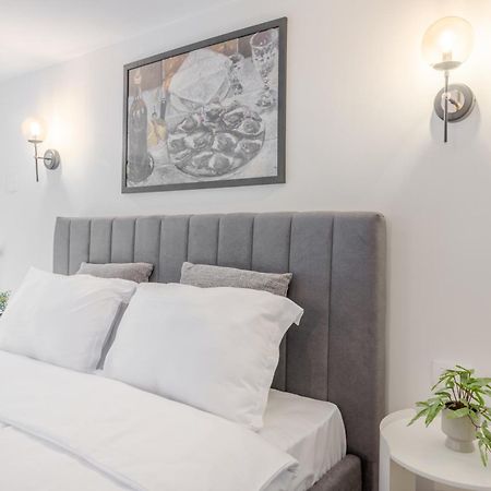 Apartament Ultra-Central Lux + Free Parking + Self Check-In Орадя Екстер'єр фото