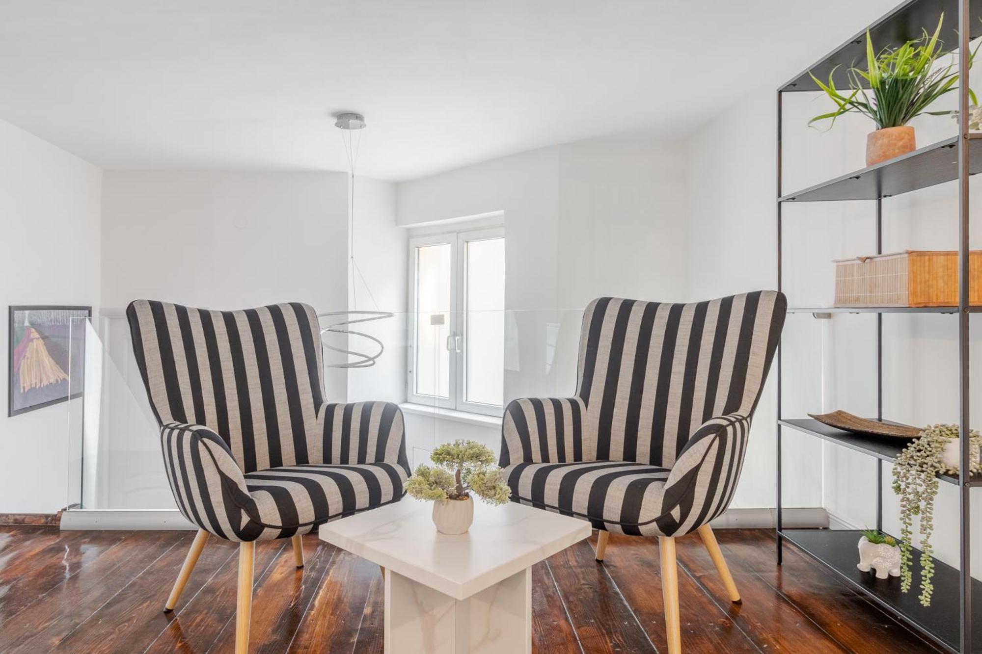 Apartament Ultra-Central Lux + Free Parking + Self Check-In Орадя Екстер'єр фото