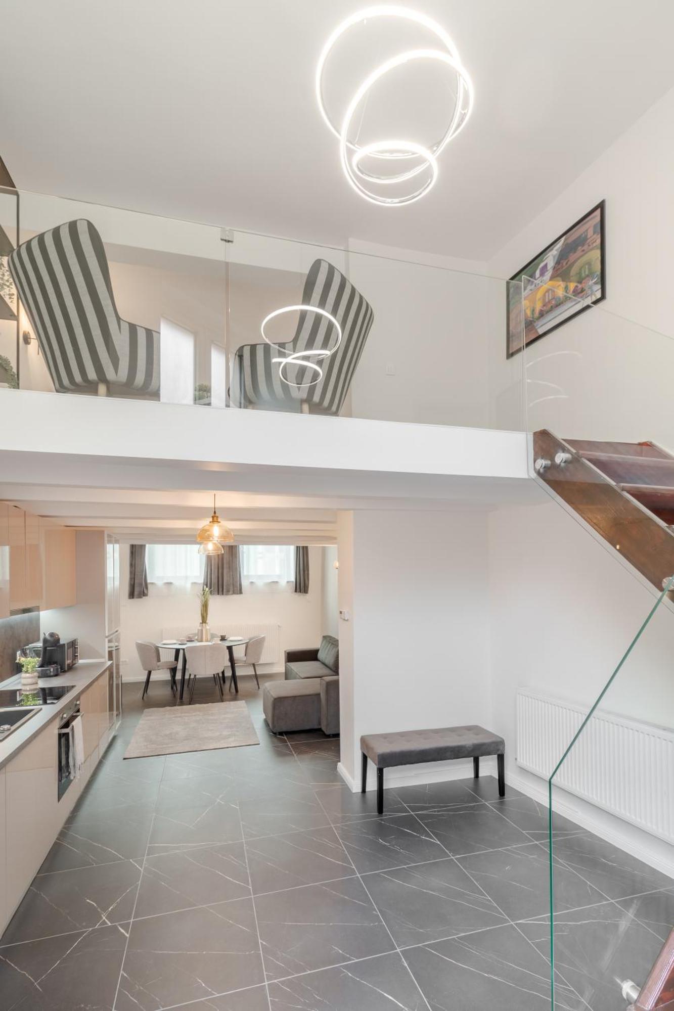 Apartament Ultra-Central Lux + Free Parking + Self Check-In Орадя Екстер'єр фото