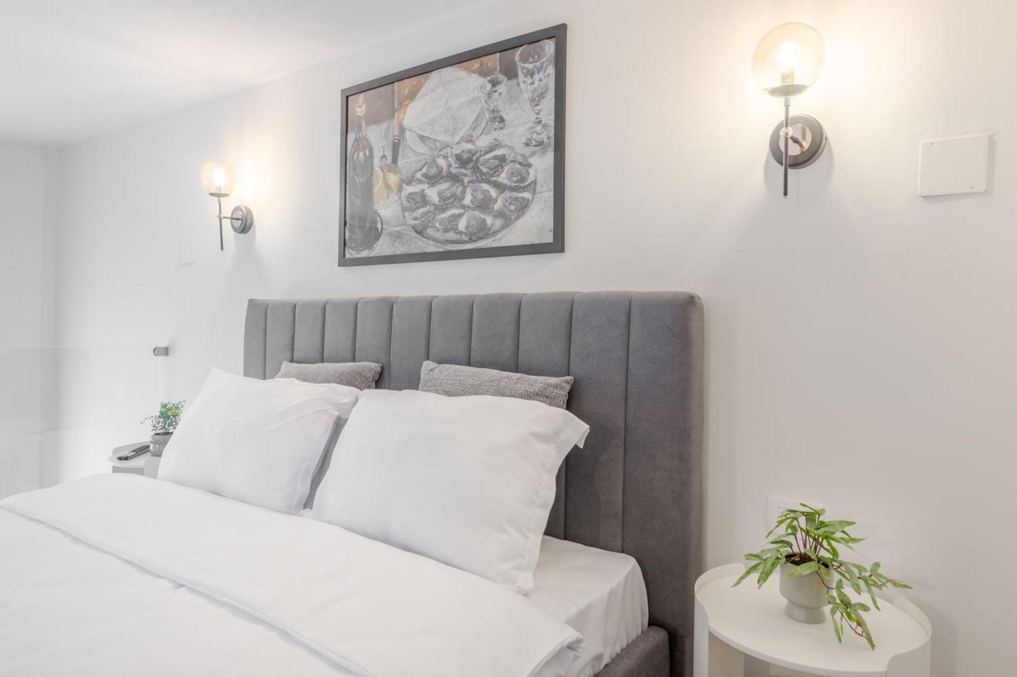 Apartament Ultra-Central Lux + Free Parking + Self Check-In Орадя Екстер'єр фото