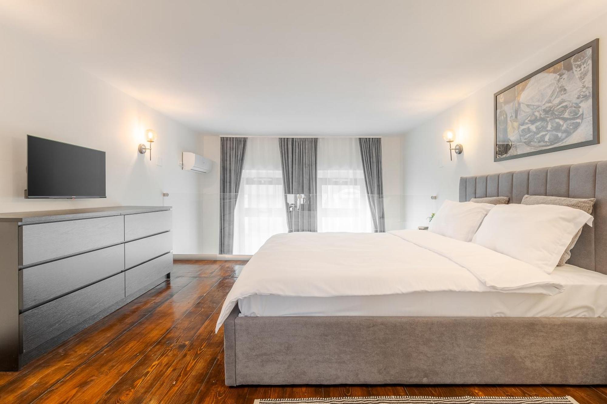 Apartament Ultra-Central Lux + Free Parking + Self Check-In Орадя Екстер'єр фото