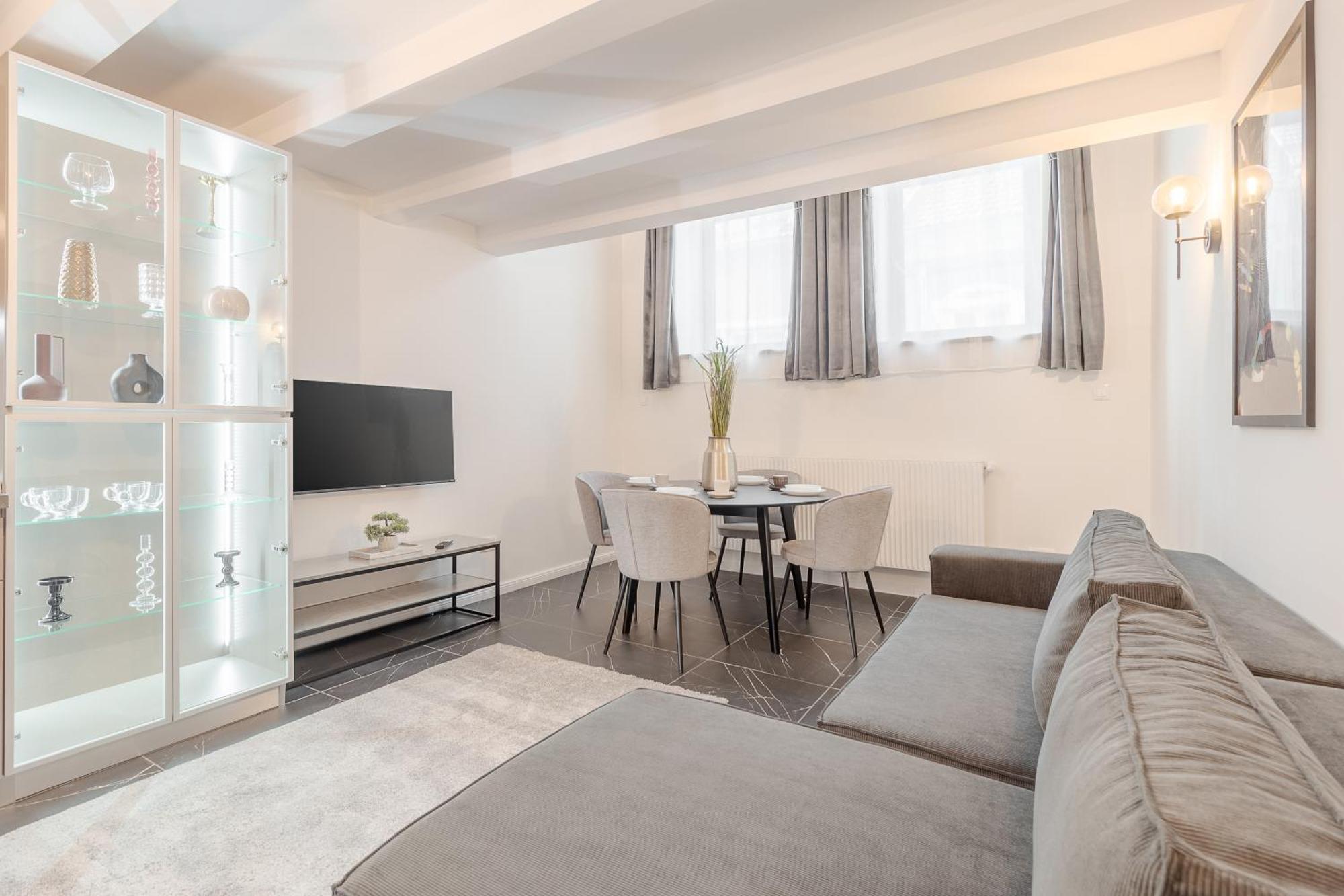 Apartament Ultra-Central Lux + Free Parking + Self Check-In Орадя Екстер'єр фото