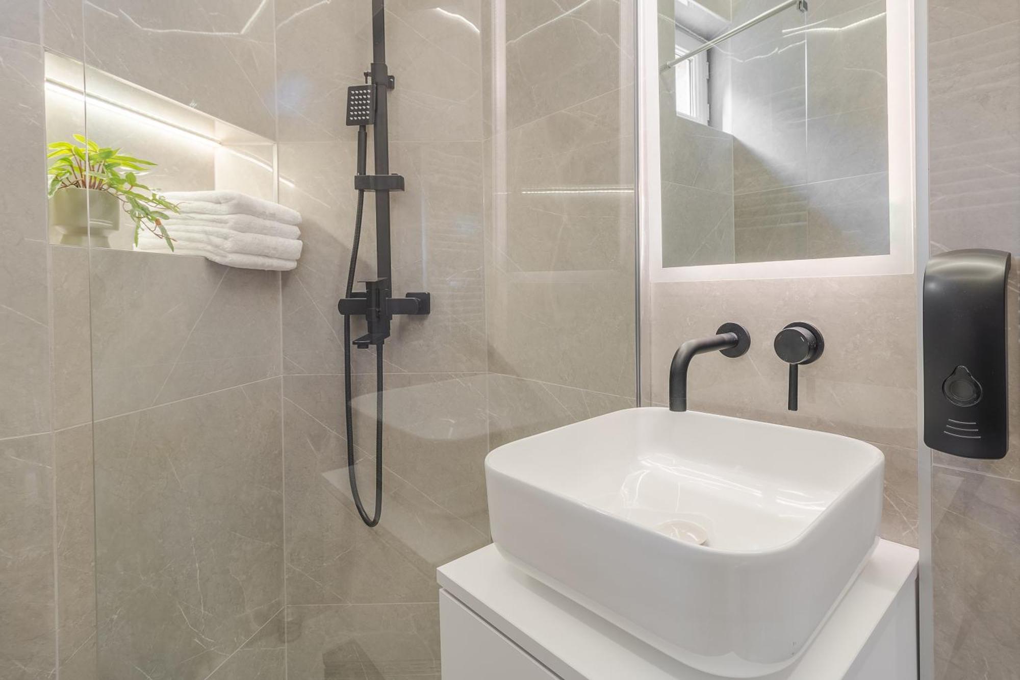 Apartament Ultra-Central Lux + Free Parking + Self Check-In Орадя Екстер'єр фото
