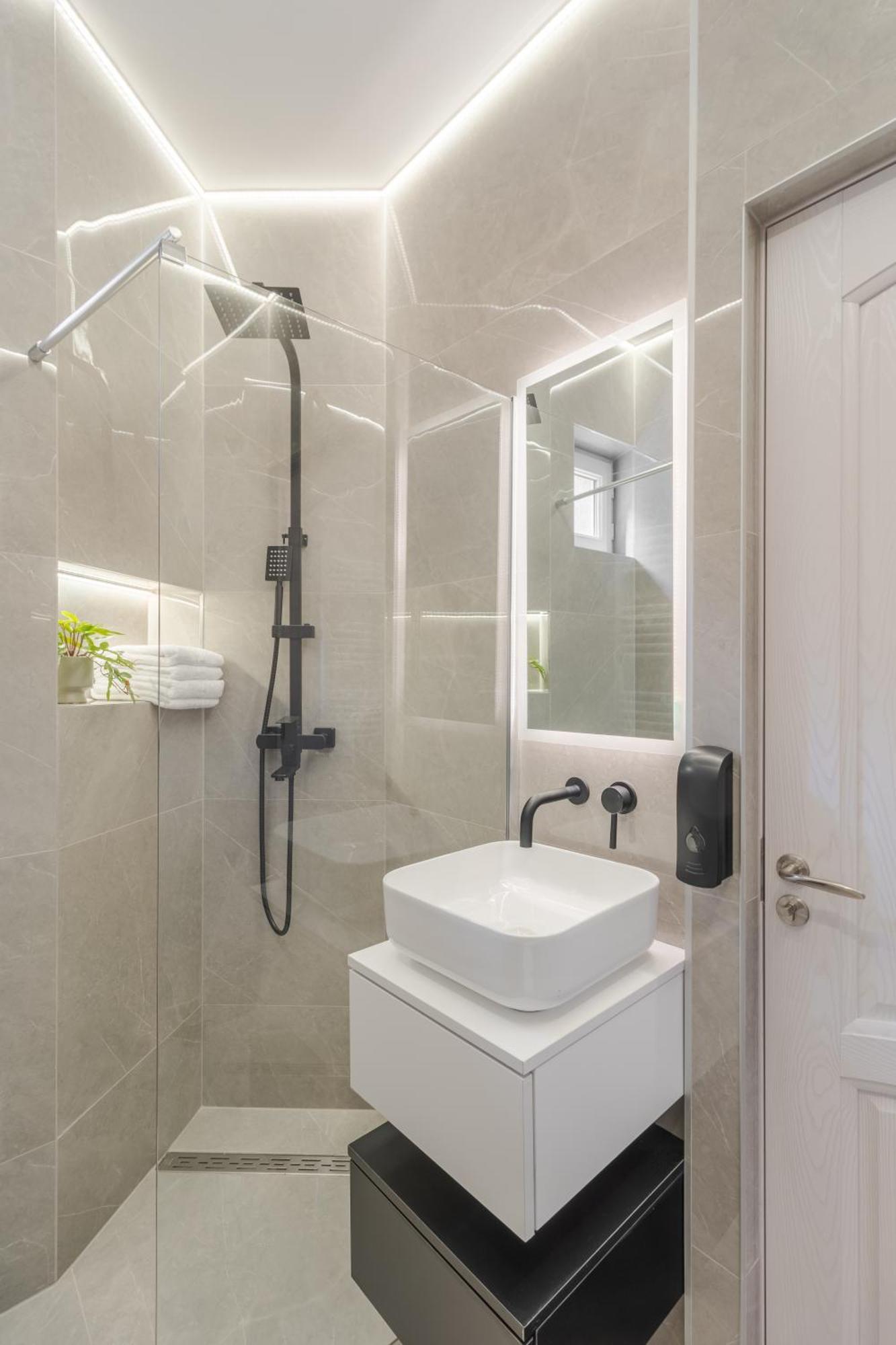 Apartament Ultra-Central Lux + Free Parking + Self Check-In Орадя Екстер'єр фото